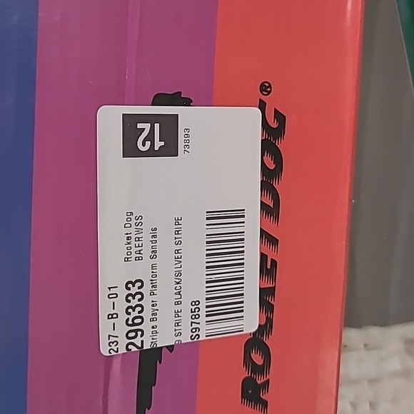 Sz 9. Platform sandals. - Picture 2 of 3